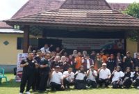 Peserta Bimbingan Teknis (Bimtek) Capacity Building Call Center 112 berfoto bersama usai kegiatan yang digelar Diskominfotik Kota Blitar di Kwarcab Kota Blitar, Selasa (16/9/2025). (Dok Foto Ho/RadarBangsa.co.id)