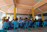 Proses verifikasi berkas persyaratan bakal calon perangkat Desa Sidomulyo, Kecamatan Modo, Lamongan (Foto Dok Ho/RadarBangsa.co.id)