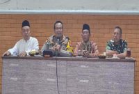 Dua dari kiri Kapolsek Tikung AKP Anang Purwo Widodo, sedangkan dua dari kanan Camat Tikung Sujirman Sholeh bersama Danramil Tikung Kapten Kav Nurchodjim dan Ketua MUI Kecamatan Tikung KH. Drs. Saifuddin Zuhri saat menghadiri rapat koordinasi Forkopimcam di Pendopo Kecamatan Tikung, Rabu (3/9/2025) malam. (Dok Foto Ho/RadarBangsa.co.id)