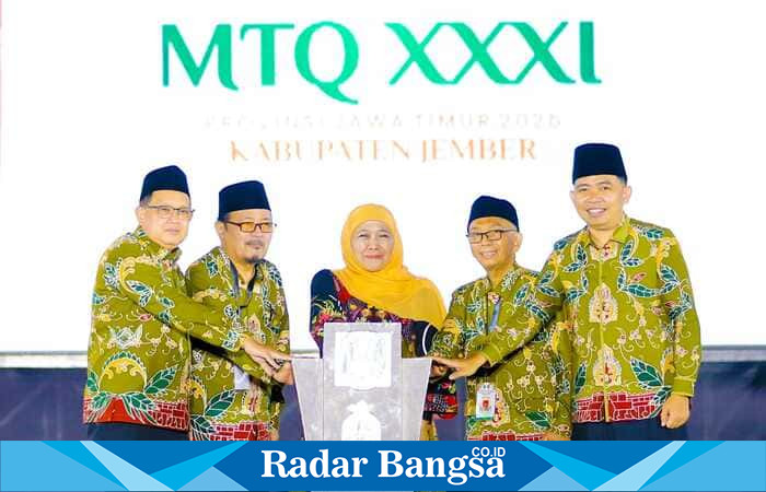 Gubernur Jawa Timur Khofifah Indar Parawansa bersama jajaran pimpinan daerah saat membuka Musabaqah Tilawatil Qur’an (MTQ) XXXI Tingkat Provinsi Jawa Timur di Jember, Sabtu (13/9/2025) malam (Foto Dok Ho/RadarBangsa.co.id)