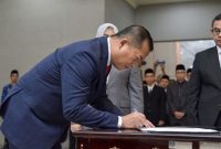 Gubernur NTB Lalu Muhamad Iqbal saat melantik pejabat eselon II dan administrator di Pendopo Gubernur, Rabu (17/9). (Foto Dok Ho/RadarBangsa.co.id)