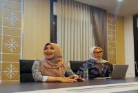 (Kiri) Anggota DPD RI asal Jawa Timur, Lia Istifhama (Foto Dok Ho/RadarBangsa.co.id)