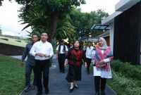 Bupati Humbang Hasundutan Oloan Paniaran Nababan bersama rombongan didampingi Bupati Banyuwangi Ipuk Fiestiandani saat mengunjungi sejumlah lokasi dalam rangka studi pengembangan pariwisata, Rabu (24/9/2025). (Foto Dok Ho/RadarBangsa.co.id)