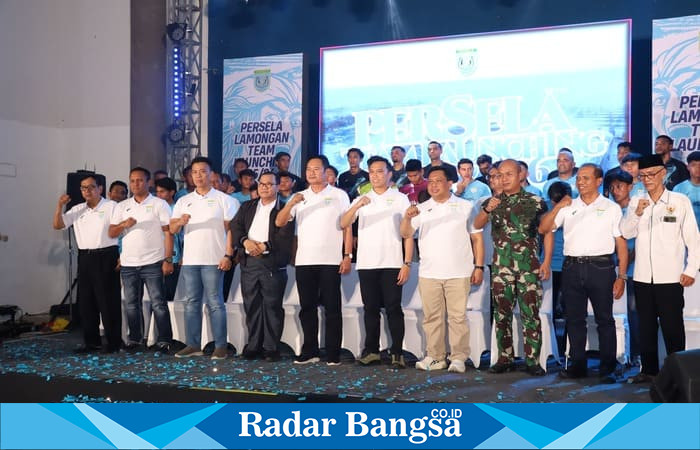 Kapolres Lamongan AKBP Agus Dwi Suryanto menghadiri launching Persela Lamongan musim 2025/2026 di Gedung Korpri Lamongan, Jumat (12/9/2025) malam. (Foto Dok Ho/RadarBangsa.co.id)