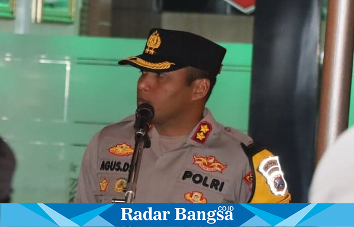 Kapolres Lamongan AKBP Agus Dwi Suryanto memimpin apel siaga bersama TNI, Polri, dan Pemkab Lamongan di halaman Mapolres, Sabtu malam (6/9/2025). (Foto Dok Ho/RadarBangsa.co.id)
