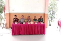 Kapolsek Tikung AKP Anang Purwo Widodo bersama Forkopimcam menggelar cooling system pasca unjuk rasa, Kamis (18/9/2025) (Foto Dok Ho/RadarBangsa.co.id)