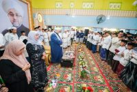 Ribuan santri antusias mengikuti tausiyah dan ijazah kubro yang disampaikan Syeikh Afeefuddin dalam peringatan Maulid Nabi di Probolinggo. (Foto Dok Adpim Ho/RadarBangsa.co.id)