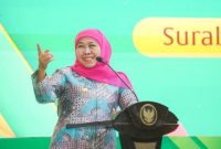 Gubernur Jawa Timur Khofifah Indar Parawansa menyampaikan sambutan saat membuka Musyawarah Wilayah Dekopinwil Jatim 2025 di Gedung Negara Grahadi, Surabaya, Rabu (24/9/2025). (Foto Dok Biro Adpim Jatim via RadarBangsa.co.id)