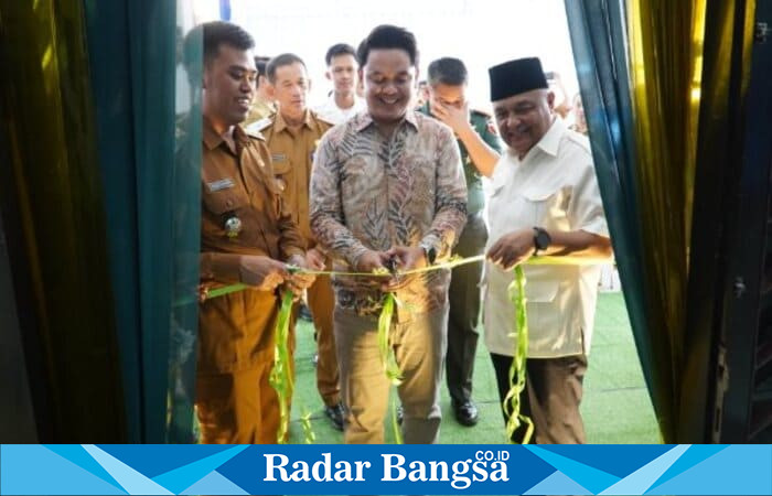 Wali Kota Blitar, Syauqul Muhibbin, didampingi pejabat terkait meresmikan dua dapur umum MBG Plosokerep I dan II sebagai bagian penguatan program Makan Bergizi Gratis, Senin (29/9/2025) (Foto Dok Ho/RadarBangsa.co.id)