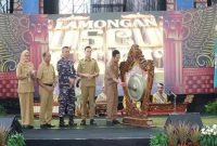 Bupati Lamongan Yuhronur Efendi didampingi (paling kiri)  Kepala Dinas Pariwisata dan Budaya Siti Rubikah serta jajaran pejabat, membuka Museum Expo 2025 di Lamongan Sport Center, Selasa (23/9).