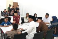 Menteri Sosial RI Saifullah Yusuf berdialog dengan calon siswa dan wali murid saat meninjau persiapan Sekolah Rakyat di Bangkalan, Sabtu (27/9/2025). (Foto Dok Ho/RadarBangsa.co.id)