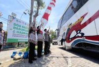 Wakil Bupati Pasuruan, Shobih Asrori, melepas keberangkatan 51 kafilah MTQ ke-31 Provinsi Jawa Timur di Jember, Jumat (12/9/2025). (Foto Dok Ho/RadarBangsa.co.id)