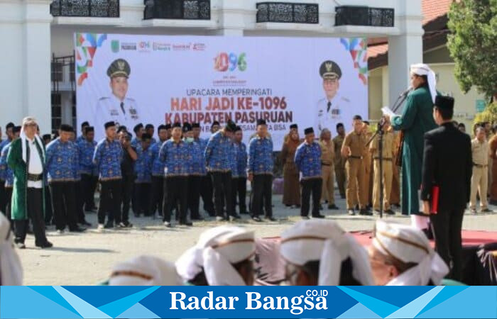 Suasana upacara peringatan Hari Jadi ke-1096 Kabupaten Pasuruan di halaman Dinas Pendidikan, Kamis (18/9/2025). (Foto Dok Ho/RadarBangsa.co.id)