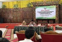 Sekretaris Disbudpar Bangkalan, Sumriyah, saat memberikan arahan penguatan peran Pokdarwis di tingkat desa. (Foto Dok Ho/RadarBangsa.co.id)