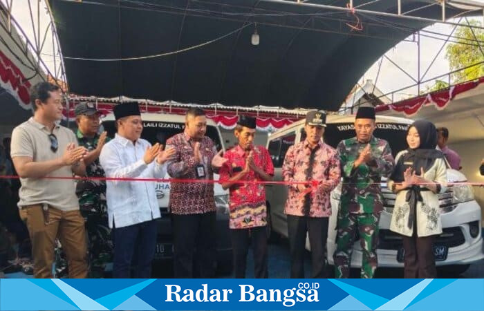 Bupati Bangkalan Lukman Hakim meresmikan Satuan Pelayanan Pemenuhan Gizi (SPPG) di Desa Gili Timur, Kecamatan Kamal, Kamis (11/9). (Foto Dok Ho/RadarBangsa.co.id)