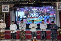 Suasana khidmat peringatan Maulid Nabi Muhammad SAW di Pendopo Agung Bangkalan, Rabu (10/9/2025), yang dihadiri para kiai, pejabat daerah, dan masyarakat. (Foto Dok Ho/RadarBangsa.co.id)