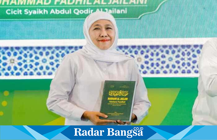 Gubernur Jawa Timur Khofifah Indar Parawansa saat menghadiri peringatan Hari Literasi Internasional, Senin (8/9). (Foto Dok Adpim/RadarBangsa.co.id)