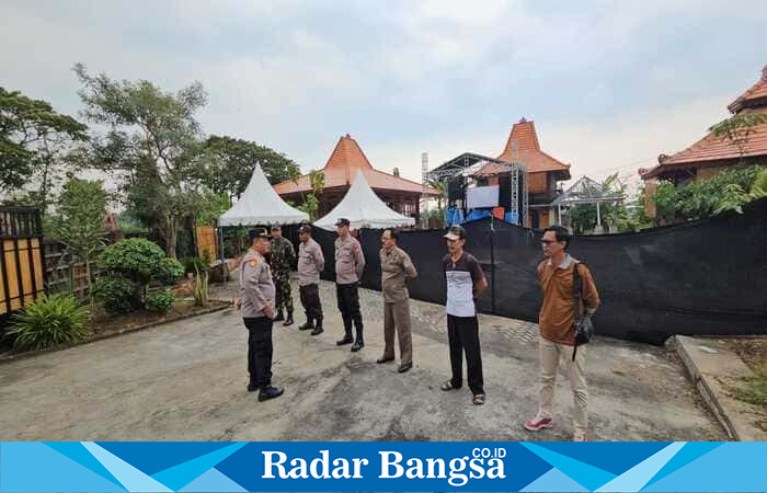 Kapolsek Tikung, AKP Anang Purwo Widodo, SH, saat memimpin langsung pengamanan konser rock dan hardcore di Graha Narita, Sabtu (6/9/2025) (Foto Dok Ho/RadarBangsa.co.id)