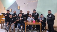 Jajaran pengurus dan wartawan Perwakilan  Media Radar Bangsa Jateng-DIY berfoto bersama usai rapat koordinasi di Semarang, Jumat (12/9/2025). (Foto Dok Bandi)