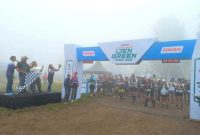 Para pelari melintasi jalur menantang di lereng Gunung Ijen dalam ajang Ijen Green Trail Run 2025 yang diikuti 378 peserta dari dalam dan luar negeri, Sabtu–Minggu (6–7/9/2025). (Foto Dok Ho/RadarBangsa.co.id)
