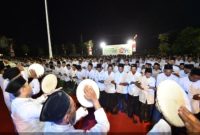 Ribuan jamaah Ishari Kabupaten Pasuruan mengikuti doa bersama bertajuk “Pasuruan Damai” di halaman Kantor Bupati, Sabtu (6/9/2025) malam. (Foto Dok Ho/RadarBangsa.co.id)
