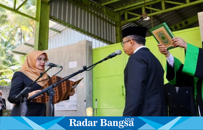 Momen pelantikan Sekda Banyuwangi Guntur Priambodo oleh Bupati Ipuk Fiestiandani di TPS3R Balak, Songgon. (Foto Dok Ho/ RadarBangsa.co.di)