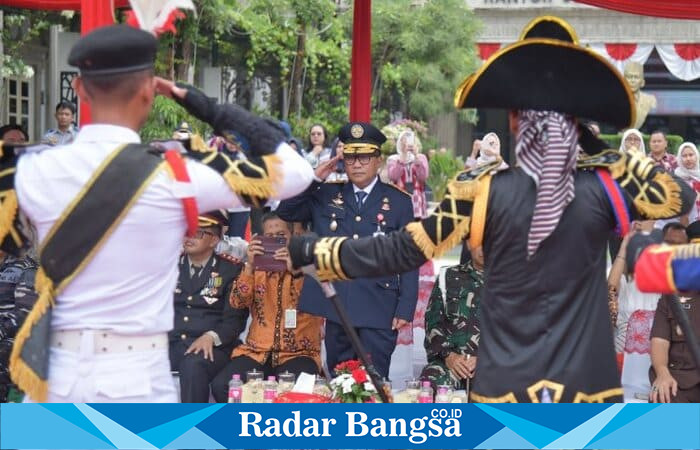 Wakil Wali Kota Semarang Iswar Aminuddin memimpin upacara Hari Perhubungan Nasional 2025 di halaman Balai Kota, Kamis (18/9/2025) (Foto Dok Ho/RadarBangsa.co.id)