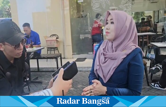 Senator Jawa Timur Ning Lia Istifhama memberikan keterangan kepada awak media usai menanggapi reshuffle kabinet Presiden Prabowo, di Jakarta, Senin (8/9/2025). (Foto Dok Ho/RadarBangsa.co.id)