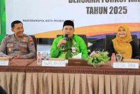 Wali Kota Probolinggo, dr. Aminuddin (tengah), didampingi jajaran Forkopimda saat membuka kegiatan Peningkatan Kewaspadaan Dini Masyarakat di Kecamatan Kedopok, Kamis (11/9/2025). (Foto Dok Ho/RadarBangsa.co.id)