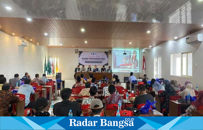 Wakil Bupati Lamongan Dirham Akbar Aksara membuka kegiatan coaching clinic kader penggerak desa yang digelar Majelis Pemberdayaan Masyarakat dan Lingkungan Hidup PC Muhammadiyah Paciran di Aula MI Muhammadiyah 4 Blimbing, Jumat (5/9/2025). (Foto Dok Ho/RadarBangsa.co.id)
