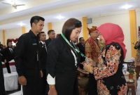 Wakil Bupati Malang, Dra. Hj. Lathifah Shohib, saat membuka Pelatihan Kepemimpinan Administrator (PKA) Angkatan XI dan Pelatihan Kepemimpinan Pengawas (PKP) Angkatan XVI Tahun 2025 di Kota Malang, Kamis (11/9/2025). (Foto Dok Prokopim Ho /RadarBangsa.co.id 