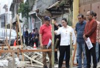 Wali Kota Semarang, Agustina Wilujeng, didampingi Wakil Wali Kota Iswar Aminuddin, meninjau proyek rumah pompa yang dibiayai APBD 2025 senilai Rp 5 miliar. (Foto Dok Ho/RadarBangsa.co.id)