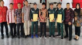 Bupati Bangkalan melepas atlet ASN menuju PORNAS Korpri XVII 2025 di Palembang. (Foto Dok Ho/RadarBangsa.co.id)
