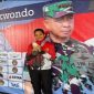 Alma Zafirah saat menerima medali dalam ajang Taekwondo Internasional, membanggakan Lamongan di kancah dunia. (Foto Dok Ho/RadarBangsa.co.id)