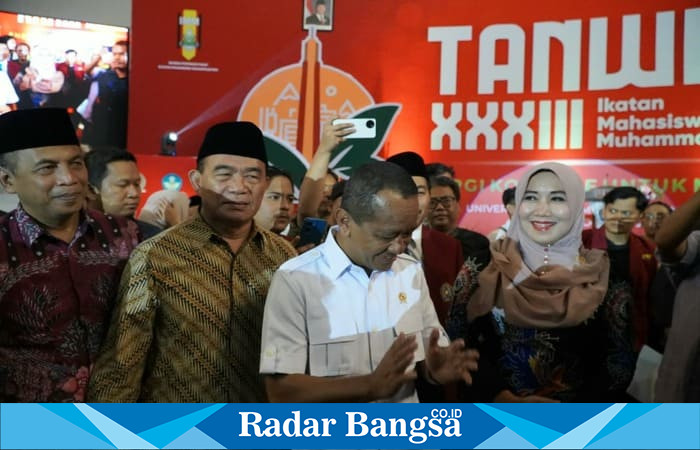 Senator DPD RI asal Jawa Timur, Lia Istifhama, berbincang hangat dengan Menteri ESDM Bahlil Lahadalia usai pembukaan Tanwir XXXIII IMM di Dome Universitas Muhammadiyah Malang, Rabu (29/10/2025). (Foto Dok Ho/RadarBangsa.co.id)