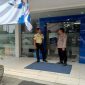 Anggota Polsek Tikung melakukan patroli dan dialogis dengan petugas keamanan di Bank BRI Unit Tikung, Lamongan, Minggu (5/10/2025), (Foto Dok Ho/RadarBangsa.co.id)