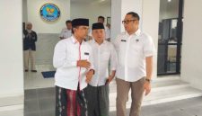 Bupati Bangkalan Lukman Hakim bersama Wakil Bupati Moh. Fauzan Ja’far meninjau Laboratorium Narkotika BNN Kabupaten Bangkalan di Jalan Akses Jembatan Suramadu, Rabu (22/10/2025). (Foto Dok Ho/RadarBangsa.co.id)