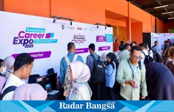 Suasana Banyuwangi Career Expo 2025 yang menawarkan lebih dari 2.000 lowongan kerja dari berbagai perusahaan. (Foto Dok Ho/RadarBangsa.co.id)
