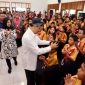 Menteri Sosial Saifullah Yusuf (Gus Ipul) berdialog dengan siswa Sekolah Rakyat di BPVP Muncar, Banyuwangi, Jumat (3/10/2025). (Foto Dok Ho/RadarBangsa.co.id)