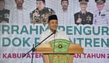 Bupati Pasuruan Rusdi Sutejo saat menghadiri silaturahim pengurus pondok pesantren se-Kabupaten Pasuruan di Aula RSNU (Foto Dok Ho/RadarBangsa.co.id)