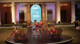 Penampilan seni tari tradisional di panggung Ngawi Batik Festival 2025 yang digelar di kawasan heritage Benteng Van Den Bosch, Sabtu (4/10/2025). (Dok Foto Istimewa)