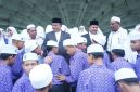 Bupati Asahan Taufik Zainal Abidin Siregar, S.Sos., M.Si memimpin upacara peringatan Hari Santri Nasional 2025 di Alun-alun Rambate Rata Raya, Kisaran (Foto Dok Ho/RadarBangsa.co.id)