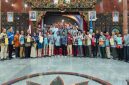 Bupati Bangkalan Lukman Hakim bersama para kepala Organisasi Perangkat Daerah (OPD) usai penandatanganan Perjanjian Kinerja (PK) di Pendopo Agung Bangkalan, Jumat (17/10/2025) malam. (Foto Dok Ho/RadarBangsa.co.id)