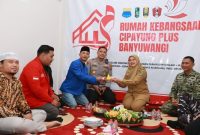 Bupati Banyuwangi Ipuk Fiestiandani bersama Forkopimda menghadiri peresmian Rumah Kebangsaan Cipayung Plus di Banyuwangi, Senin (13/10/2025). (Foto Dok Ho/RadarBangsa.co.id)