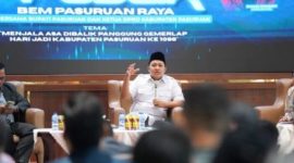 Bupati Pasuruan Rusdi Sutejo menjadi narasumber Dialog Publik BEM Pasuruan Raya di Auditorium Mpu Sindok. (Foto Dok Ho/RadarBangsa.co.id)