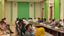 Bupati Bangkalan Lukman Hakim bersama Wakil Bupati Fauzan Ja’far memimpin rapat koordinasi CSR bersama para pengusaha di Bangkalan, Rabu (8/10/2025). (Foto Dok Ho/RadarBangsa.co.id)