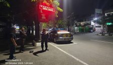 Anggota Polsek Semarang Tengah saat melakukan patroli malam di kawasan Jalan MT. Haryono, Semarang, usai menerima laporan masyarakat terkait aktivitas balap liar yang meresahkan, Kamis (9/10/2025) dini hari. (Foto: Dok. Polsek Semarang Tengah/Ho RadarBangsa.co.id))