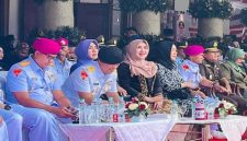 Anggota DPD RI asal Jawa Timur, Lia Istifhama, mengenakan busana hitam saat menghadiri peringatan HUT ke-80 Provinsi Jawa Timur di Gedung Grahadi, Surabaya, Minggu (12/10/2025). (Foto Dok Ho/RadarBangsa.co.id)