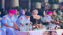 Anggota DPD RI asal Jawa Timur, Lia Istifhama, mengenakan busana hitam saat menghadiri peringatan HUT ke-80 Provinsi Jawa Timur di Gedung Grahadi, Surabaya, Minggu (12/10/2025). (Foto Dok Ho/RadarBangsa.co.id)