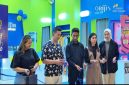 Pendiri Orijin Self Photo, Mochammad Rizaldy Insan Baihaqqy (tengah), bersama tim manajemen berfoto bersama usai peresmian outlet ke-9 Orijin Self Photo di Roxy Square Jember, Sabtu (11/10/2025). (Foto Dok Orijin Self Photo for RadarBangsa.co.id)